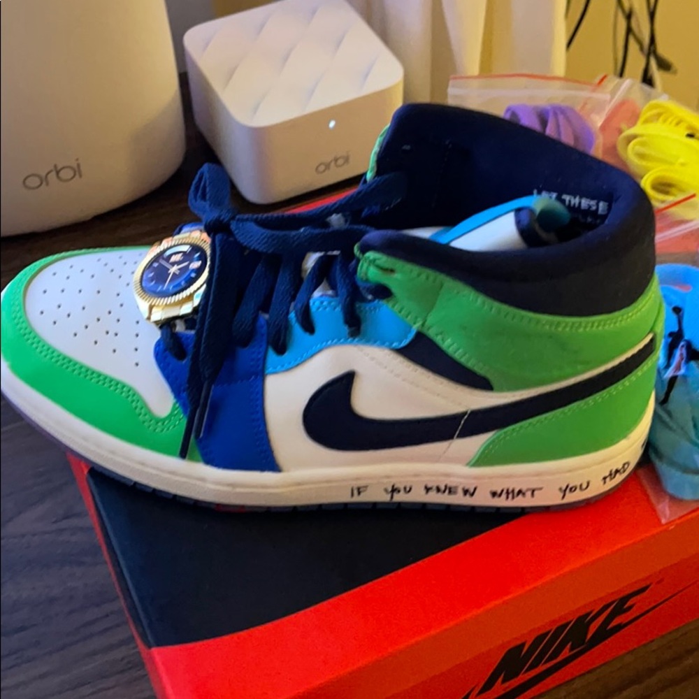 WMNS Air Jordan 1 Mid Fearless (Size 6w) - Picture 8 of 16